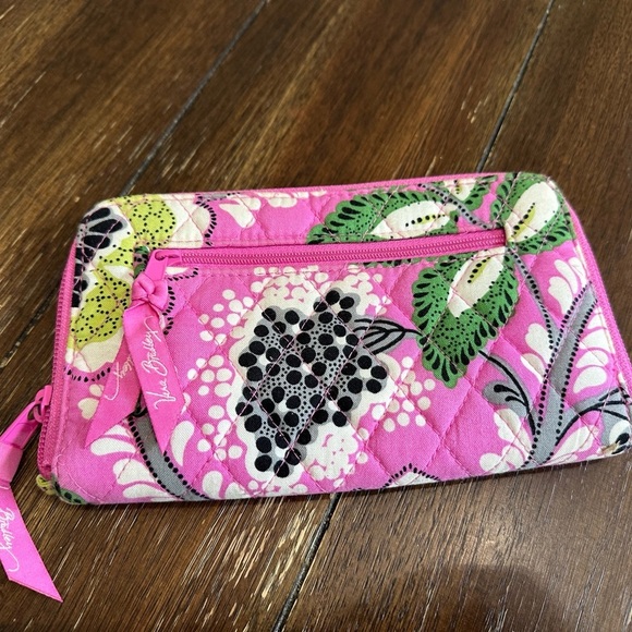 NWOT Vera Bradley zip around wallet - Picture 4 of 8
